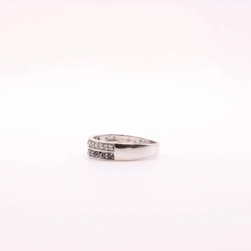 Alliance Or blanc Diamants blancs et noirs