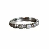 Alliance or blanc sertie de diamants