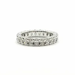 Alliance or blanc sertie de diamants