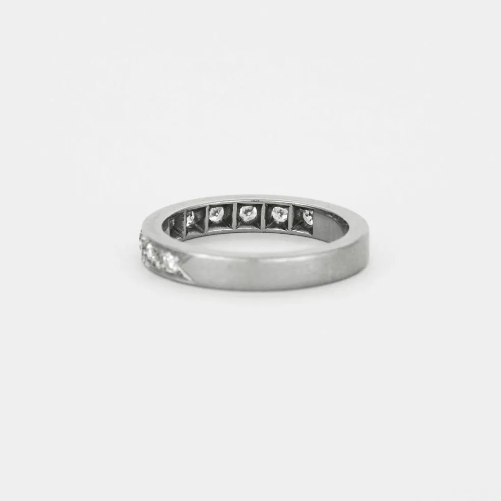 Alliance or gris ornée de diamants