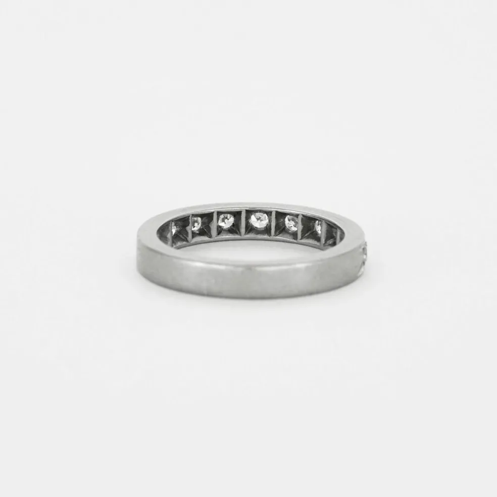 Alliance or gris ornée de diamants
