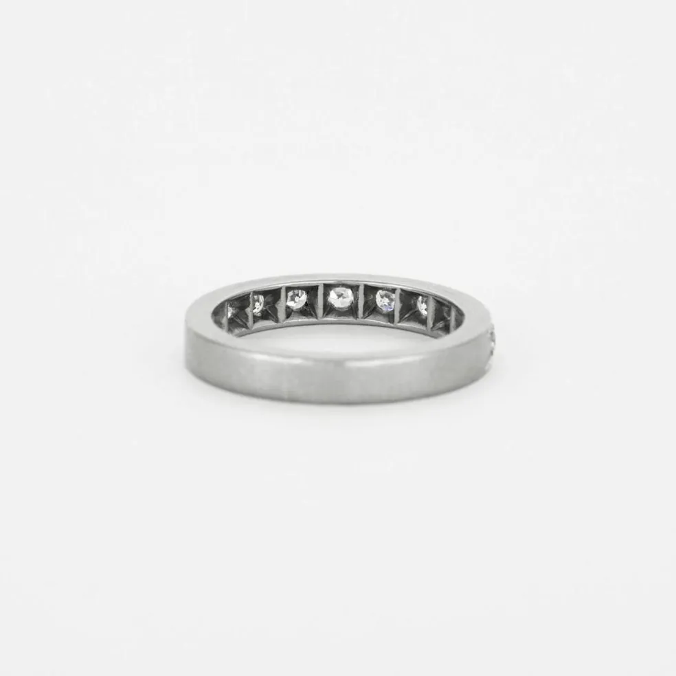 Alliance or gris ornée de diamants