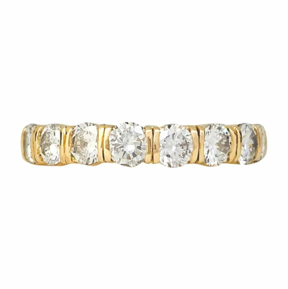 Alliance or jaune, diamants.