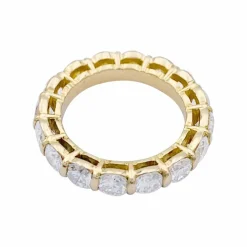 Alliance or jaune, diamants.