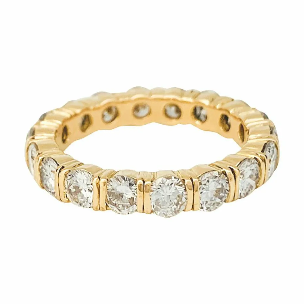 Alliance or jaune, diamants.