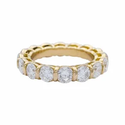 Alliance or jaune, diamants.