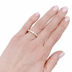 Alliance or jaune, diamants.