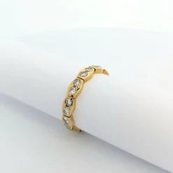 Alliance or jaune et diamants