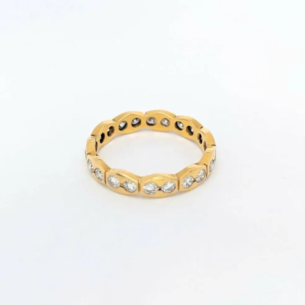 Alliance or jaune et diamants