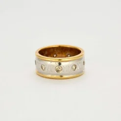 Alliance or jaune, or blanc et diamants