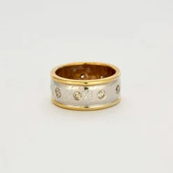 Alliance or jaune, or blanc et diamants