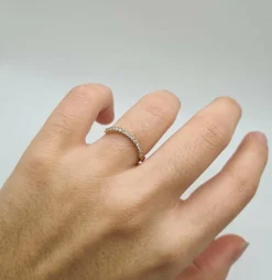 Alliance or rose sertie de diamants