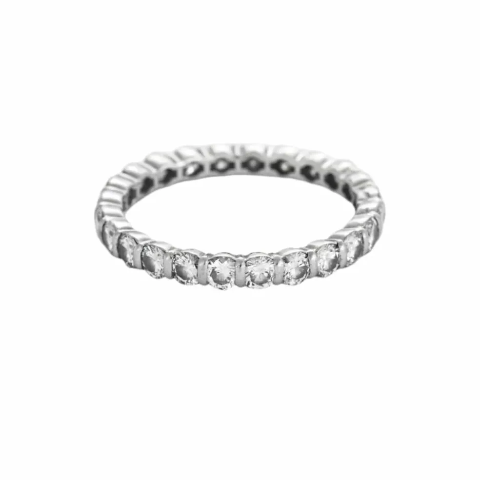Alliance platine, or gris et diamants