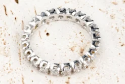 Alliance Éternité en Or Blanc et Diamants