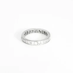 Alliance tour complet en or gris et diamants