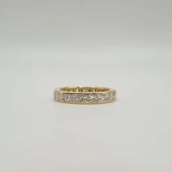 Alliance tour complet or jaune sertie de diamants princesses