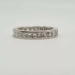 Alliance tour complet or blanc sertie de diamants princesses