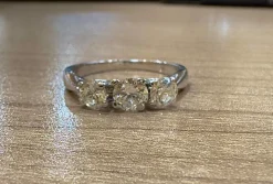 Alliance vintage trilogie diamants or blanc