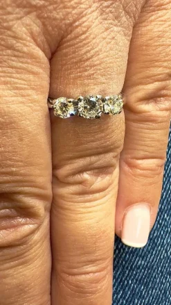 Alliance vintage trilogie diamants or blanc