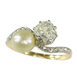 Amour historique : une bague Toi et Moi 1900