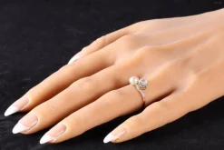 Amour historique : une bague Toi et Moi 1900