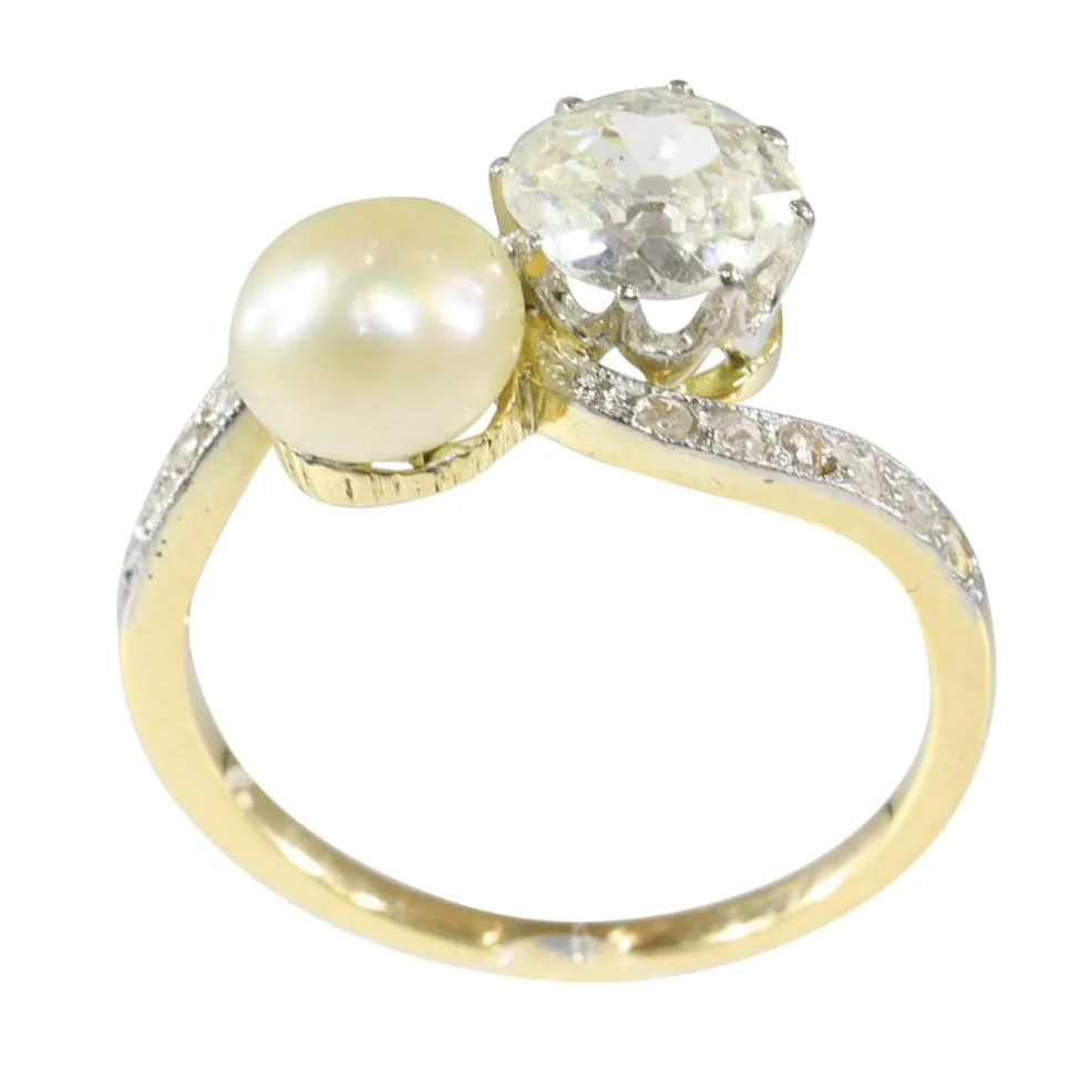Amour historique : une bague Toi et Moi 1900
