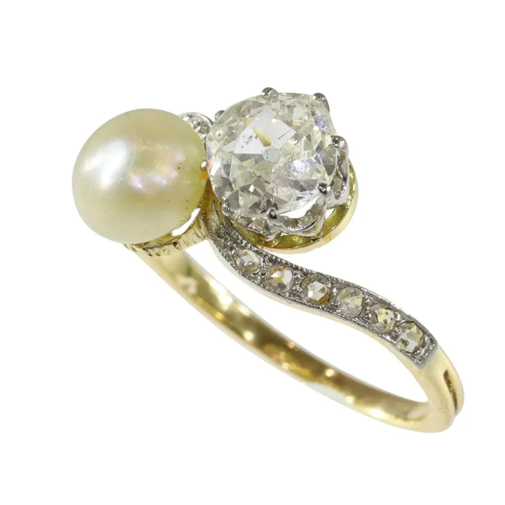 Amour historique : une bague Toi et Moi 1900