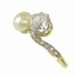 Amour historique : une bague Toi et Moi 1900