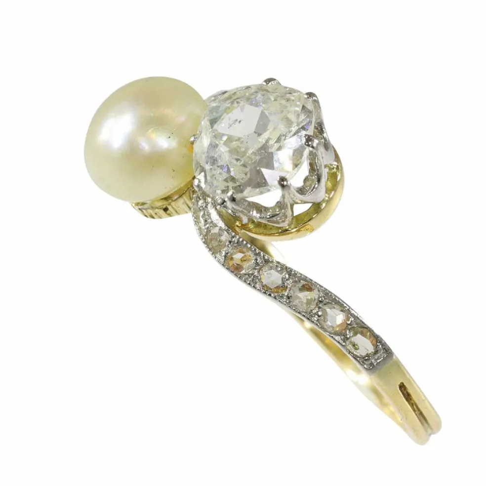 Amour historique : une bague Toi et Moi 1900