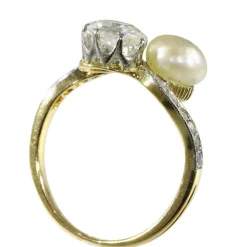 Amour historique : une bague Toi et Moi 1900