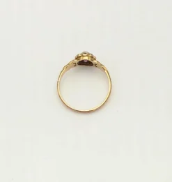 Ancienne bague fleur or jaune sertie de rubis et perle