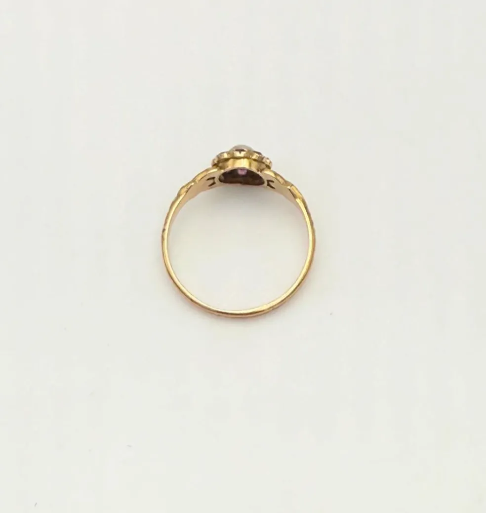 Ancienne bague fleur or jaune sertie de rubis et perle