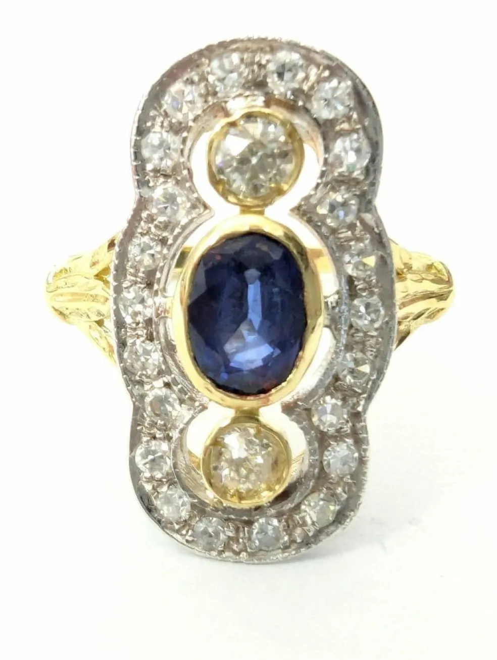 Anello in oro giallo e bianco con zaffiro e diamanti