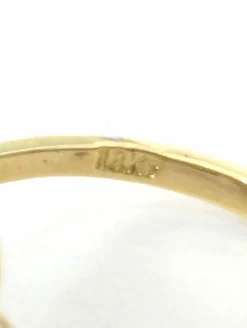 Anello in oro giallo e bianco con zaffiro e diamanti