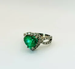 Anneau avec émeraude naturelle certifiée Muzo Colombie et diamants