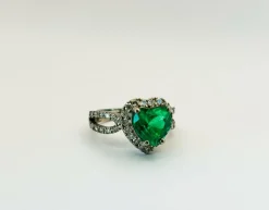 Anneau avec émeraude naturelle certifiée Muzo Colombie et diamants
