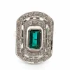 Anneau en or blanc avec émeraude et diamants centraux