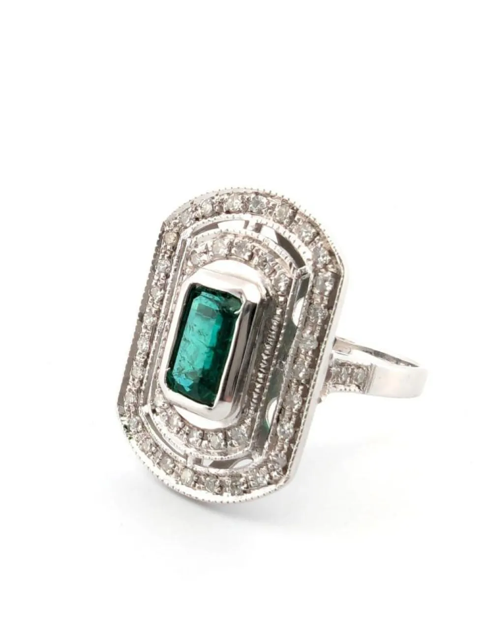 Anneau en or blanc avec émeraude et diamants centraux