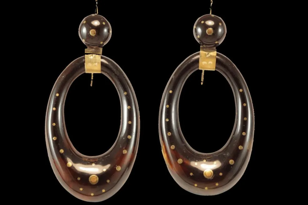 Antique tortoiseshell piqué gold earrings