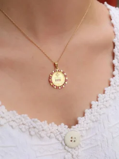 AUGIS - Médaille Amour entourage coeur rubis Plus qu’hier moins que demain or jaune diamant rubis