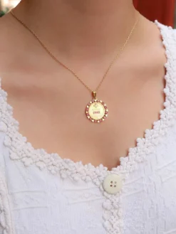 AUGIS - Médaille Amour entourage coeur rubis Plus qu’hier moins que demain or jaune diamant rubis