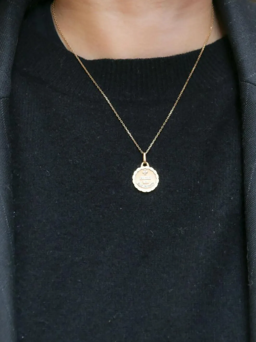 AUGIS - Médaille Amour "Plus qu’hier moins que demain" Or jaune Rubis