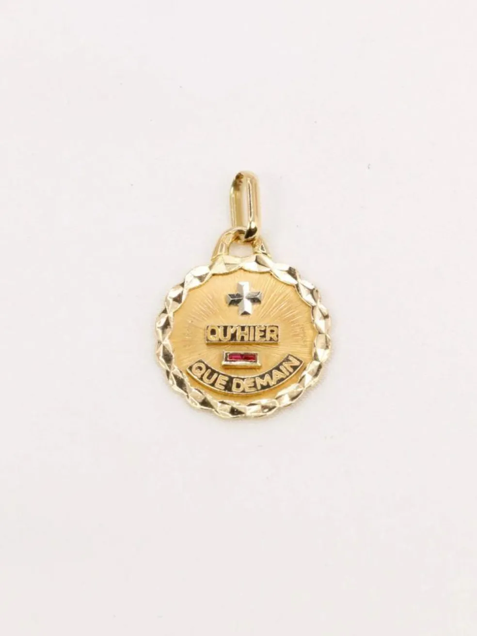 AUGIS - Médaille amour ronde Plus qu'hier moins que demain or jaune rubis