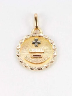 AUGIS - Médaille amour ronde Plus qu'hier moins que demain or jaune rubis motif ovale