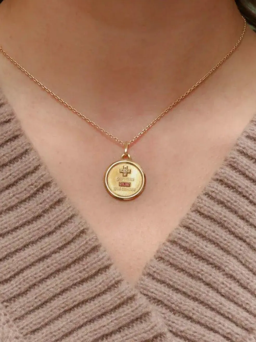 AUGIS - Médaille amour ronde or jaune diamant rubis
