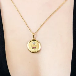 AUGIS - Médaille d'Amour - Pendentif or jaune, diamants et rubis de sythèse