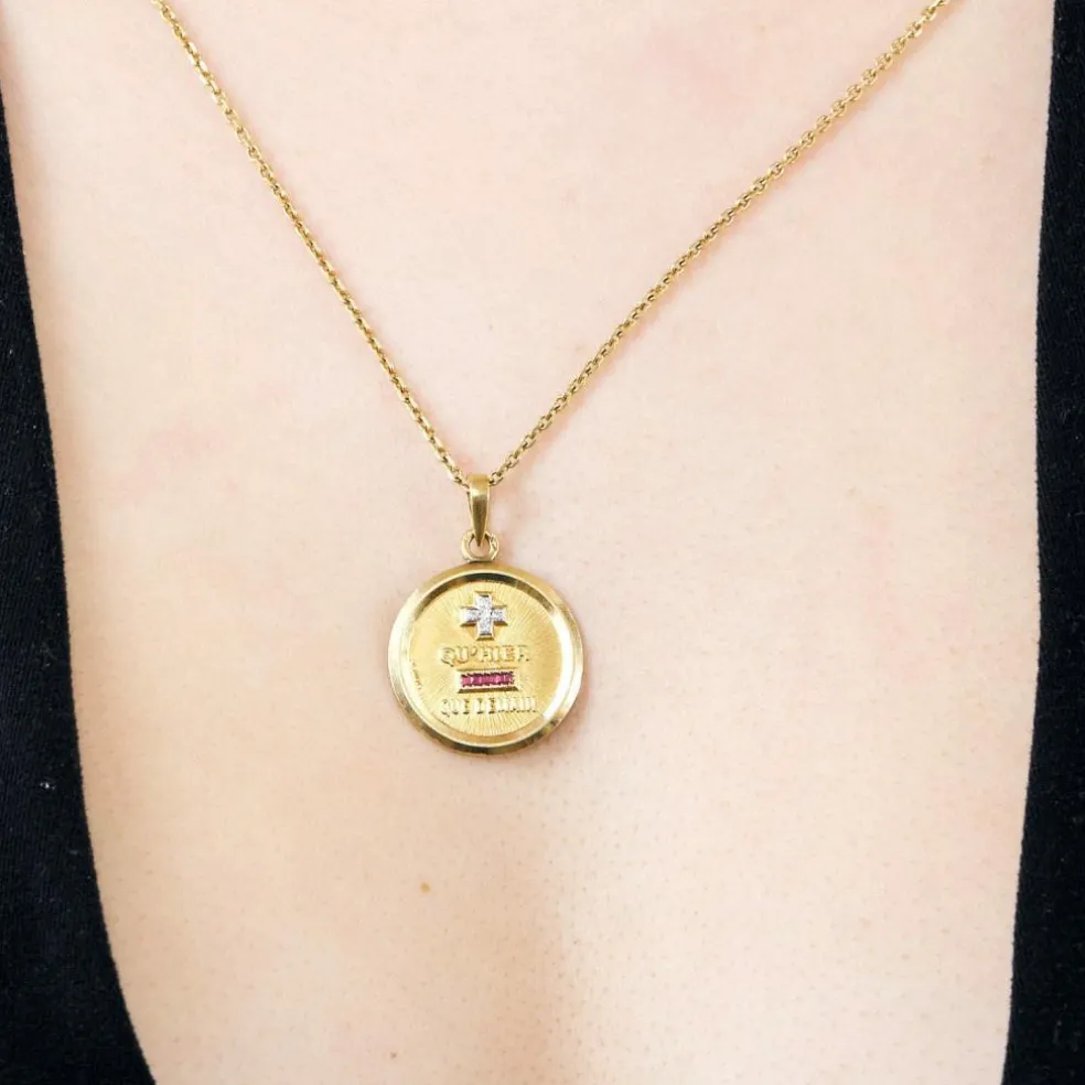 AUGIS - Médaille d'Amour - Pendentif or jaune, diamants et rubis de sythèse