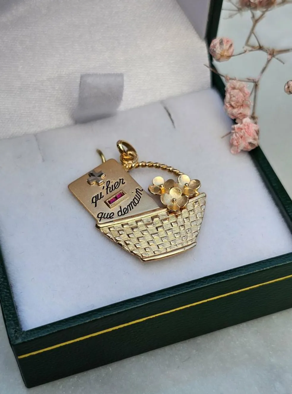 AUGIS - Médaille d'Amour corbeille