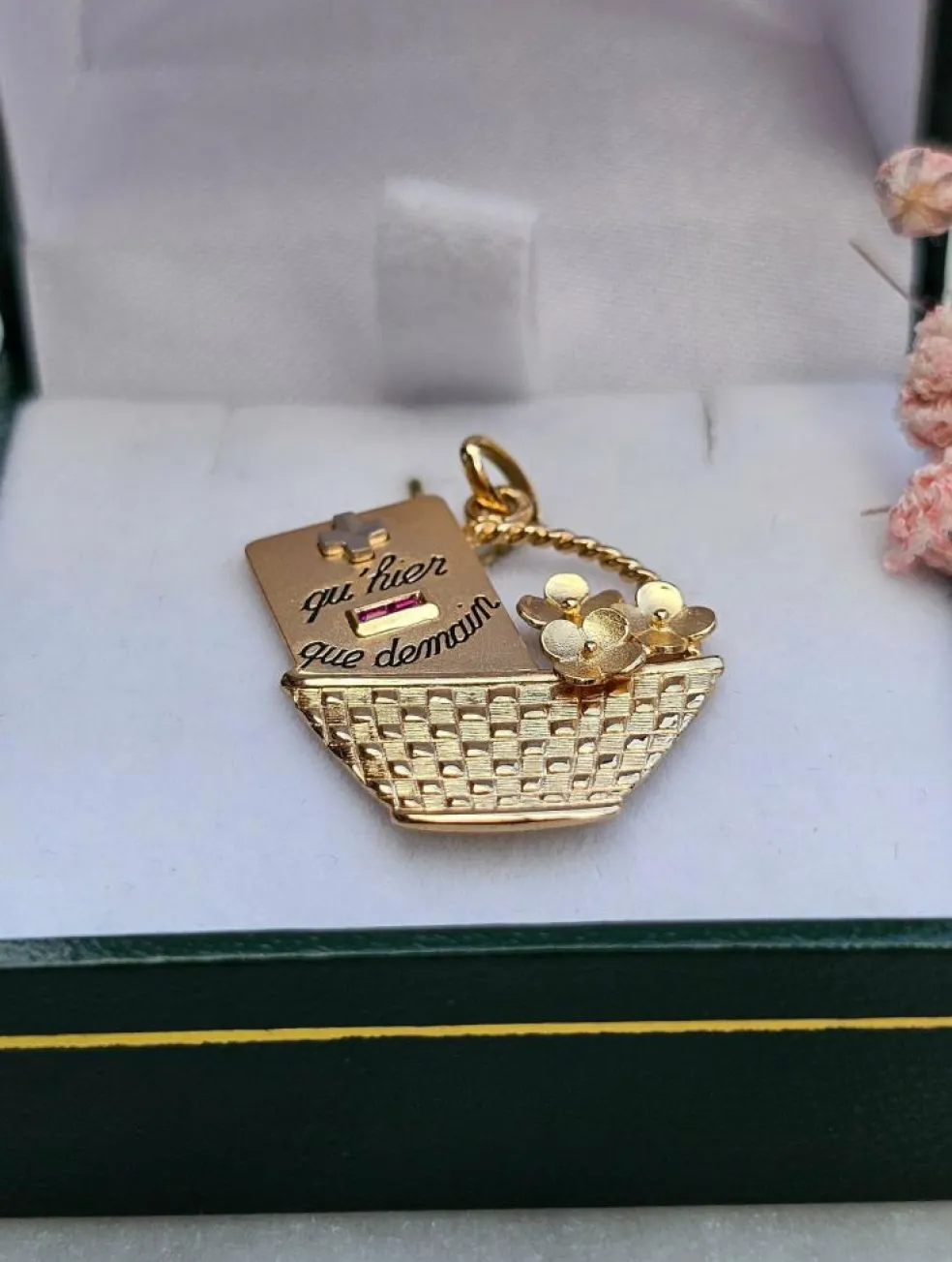AUGIS - Médaille d'Amour corbeille