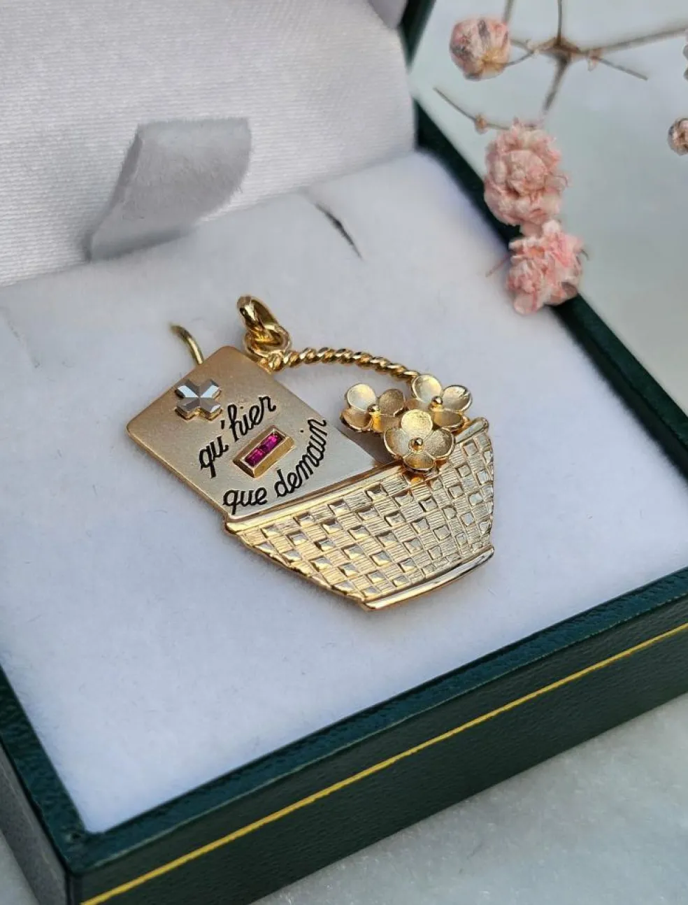 AUGIS - Médaille d'Amour corbeille